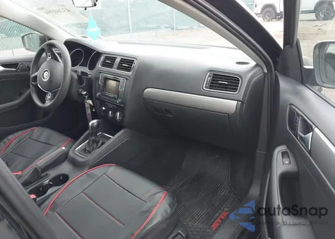 2018 Volkswagen Jetta 1.4T S z USA, uszkodzony, nr VIN 3VW2B7AJ5JM232270